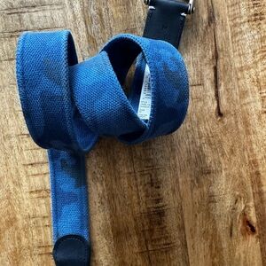 Johnnie O JMBL1530 navy Blue Camouflage Men's cotton canvas belt leather trim